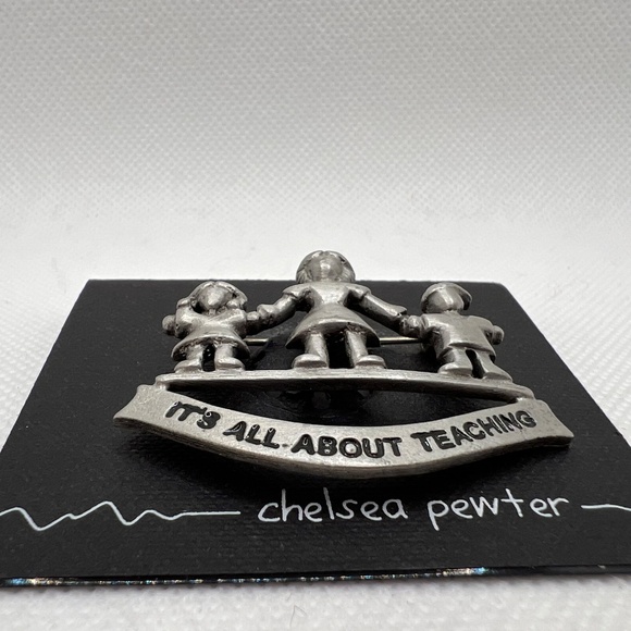Teacher Gift ~ Pin Brooch ~ Chelsea Pewter  ~ Vintage Teaching Pin - NWT - Picture 6 of 6